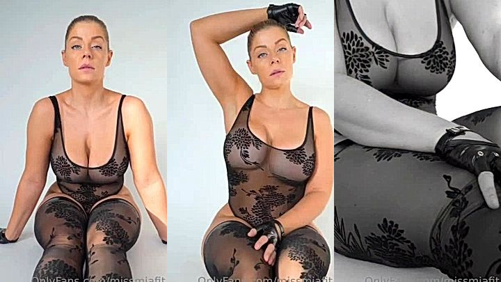 Missmiafit showing off her big tits