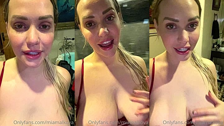 sexy onlyfan model rubs her big boobs(Mia Malkova)