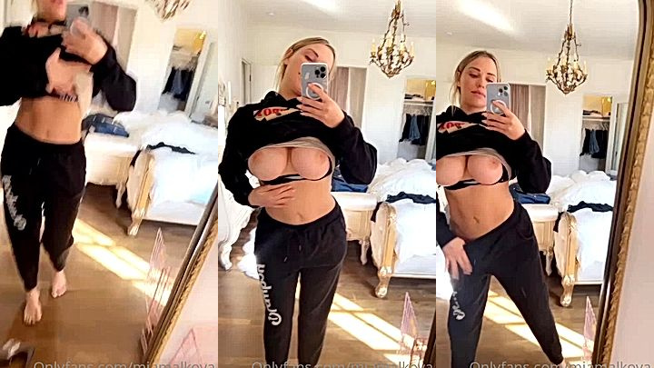 onlyfans model rubs her big tits in front of the mirror(Mia Malkova)