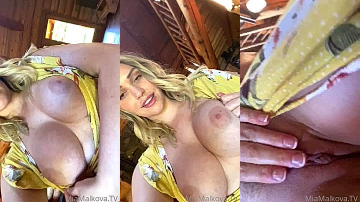 sexy onlyfans model finger her wet ass pussy(Mia Malkova)