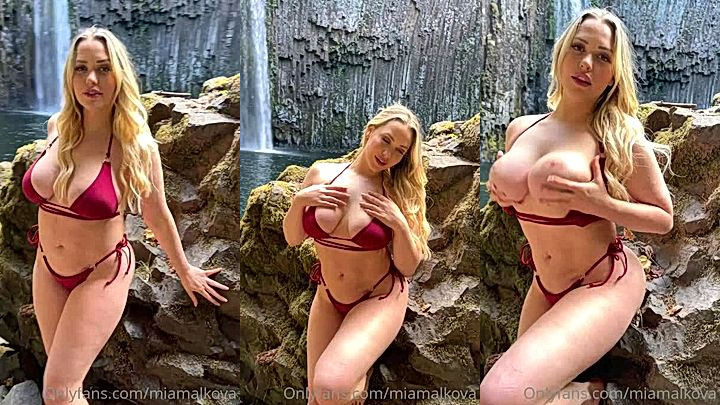 big ass model Mia Malkova big boobs jiggle as she rubs them aggressively