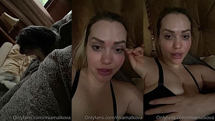 Mia Malkova shows her amazing tits to her subscribers