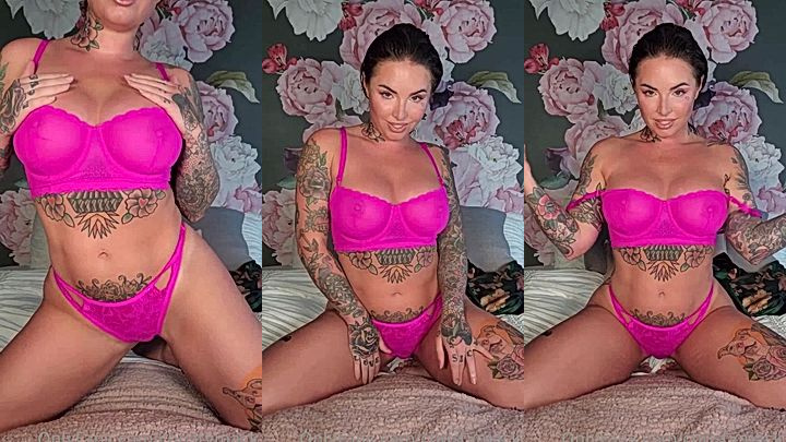 sexy freaky model Christy Mack big tits jiggle as she finger her coochie hard