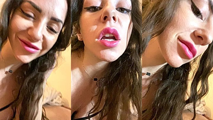 pink lips Mama Fiona is amazing and beautiful onlyfans