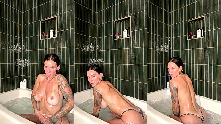 willd queen Kayla Lauren naked in the bathroom and shaking her fat ass