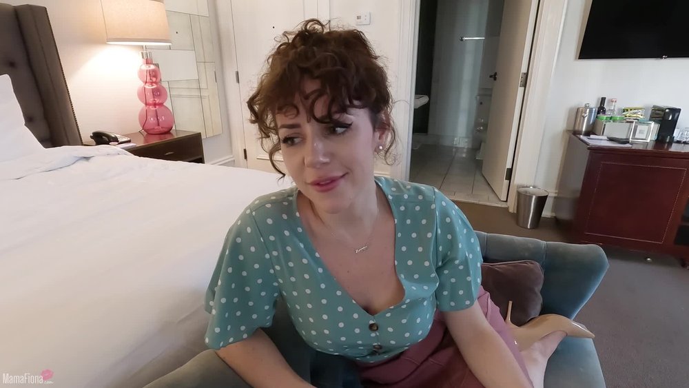 masturbating sexy slut Mama Fiona naked onlyfans leak