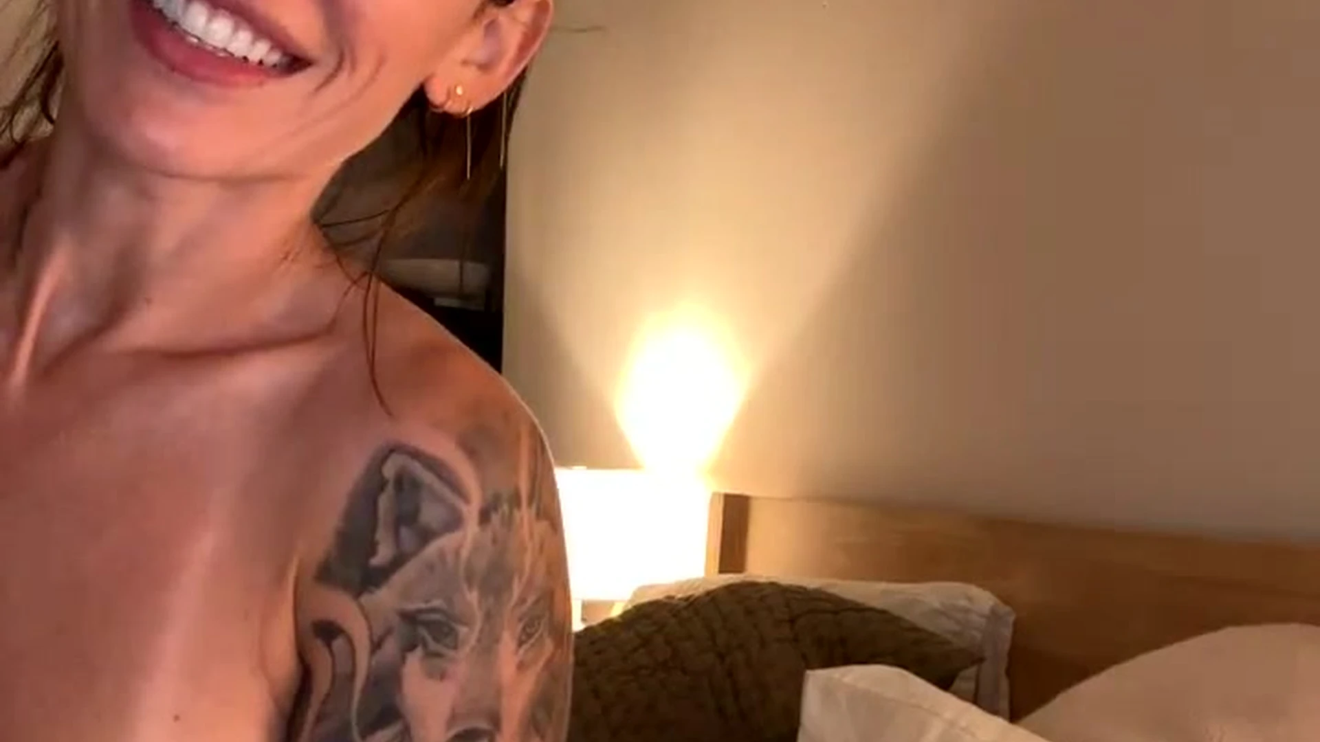 busty babe Kayla Lauren rubs her body on bed naked and moan softly leaked onlyfans